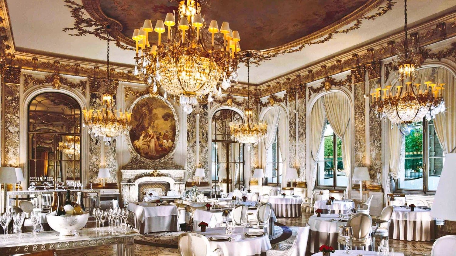 Le meurice alain ducasse resturant at Le meurice paris With white and gold finish 