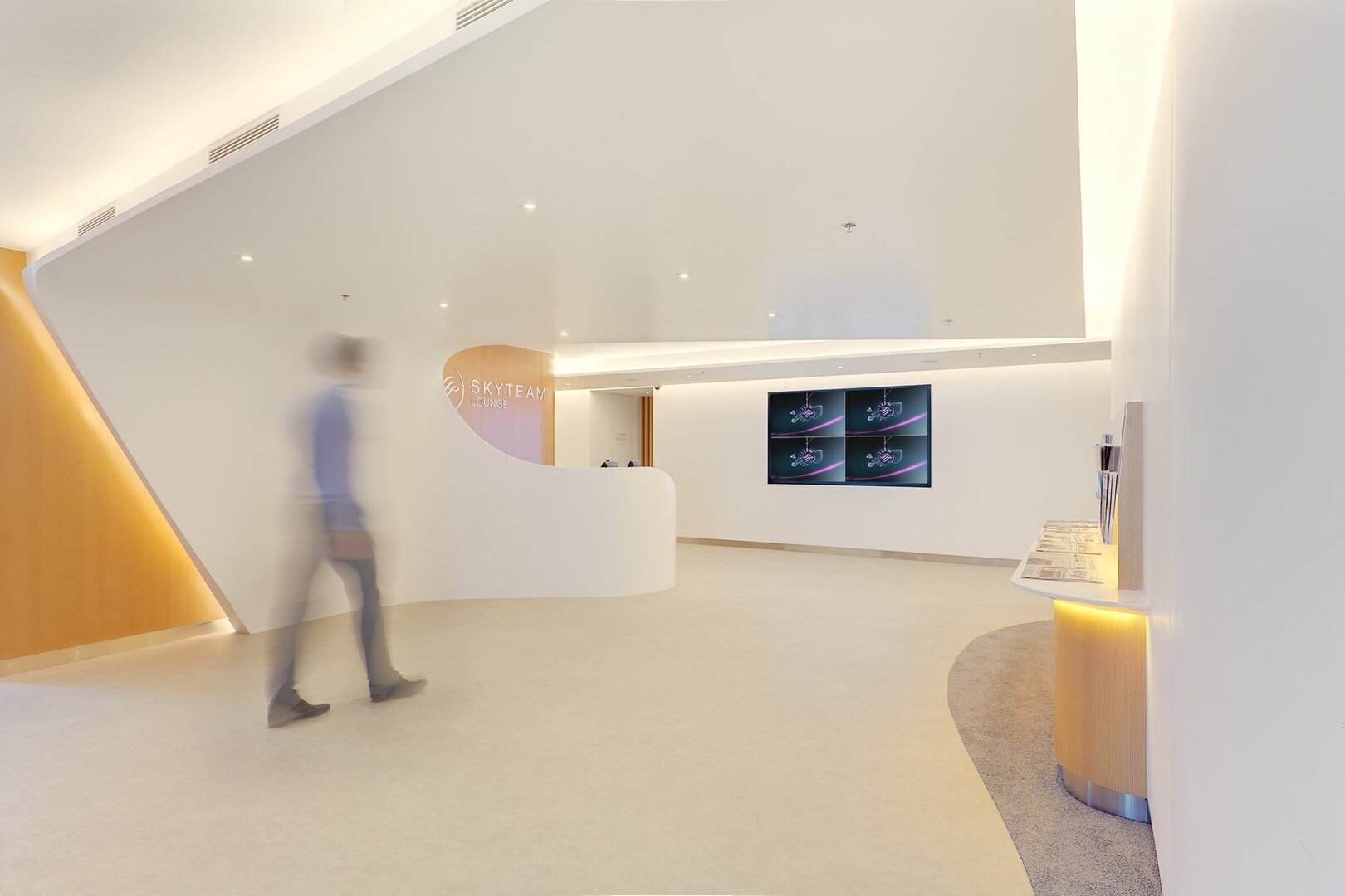 De  første billeder fra SkyTeams nye lounge på Hong Kong International