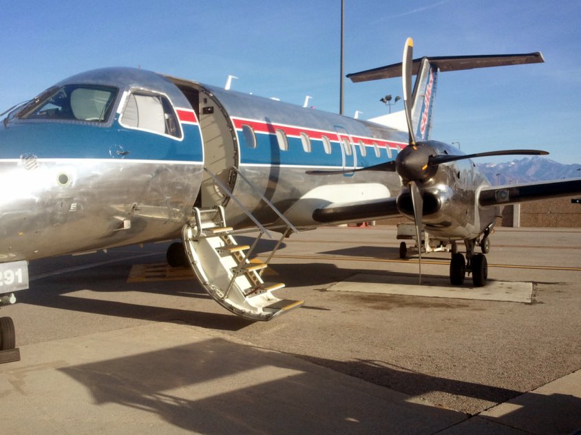 Del 2 av En annorlunda semester: 31 flyg på 9 dagar ... i ekonomiklass på Skyteam - Delta DL7803: Salt Lake City till Twin Falls – Propellerflyg och lokal färg - 2