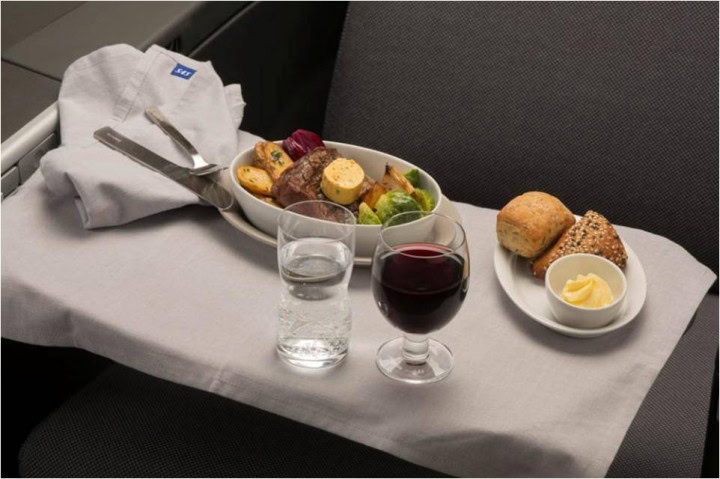 SAS inför nytt matkoncept i business class på långlinjer - Huvudserveringen - med varma nötter och fler val av förrätt och huvudrätt - 4