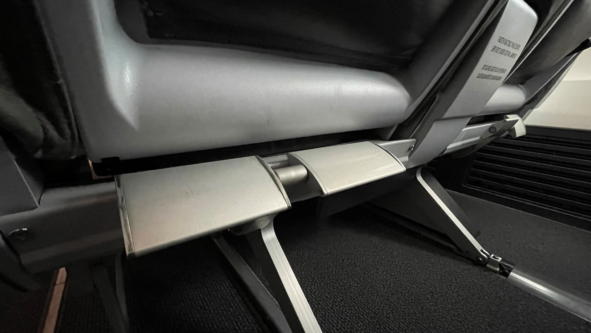 Airline review Cabin & Seat - Icelandair - 5