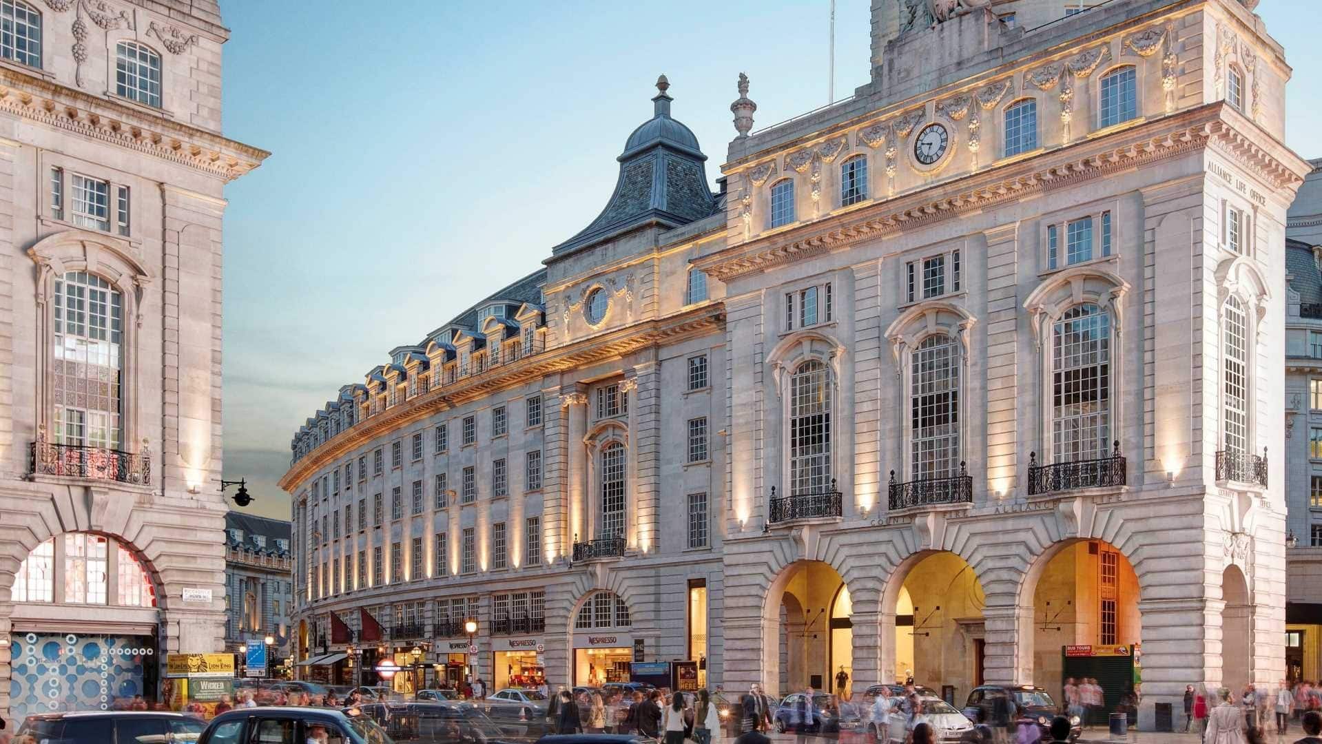 View of Hotel café royal.