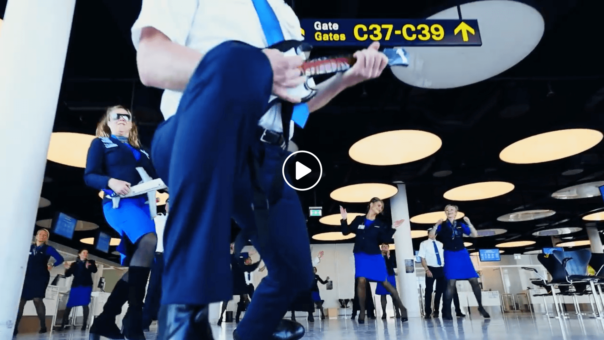 Mens vi venter på å fly igjen