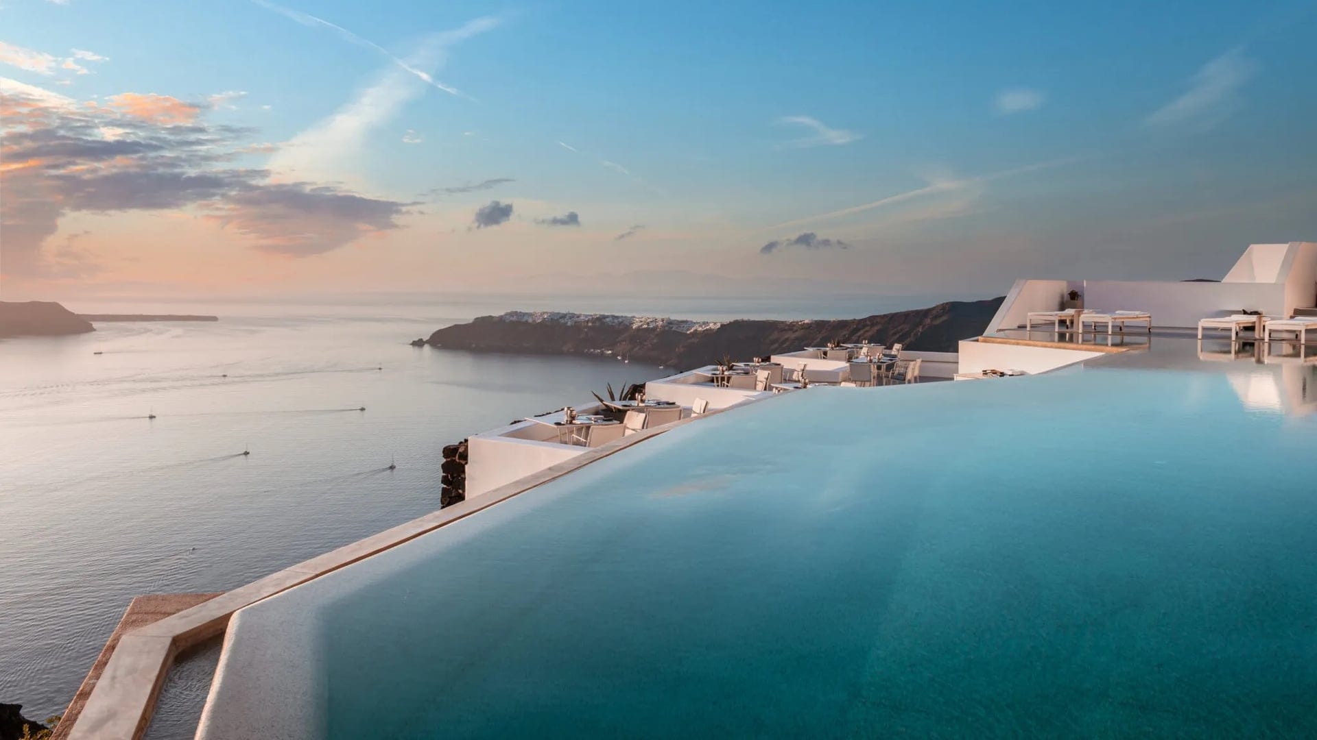10 Best Luxury Hotels in Santorini