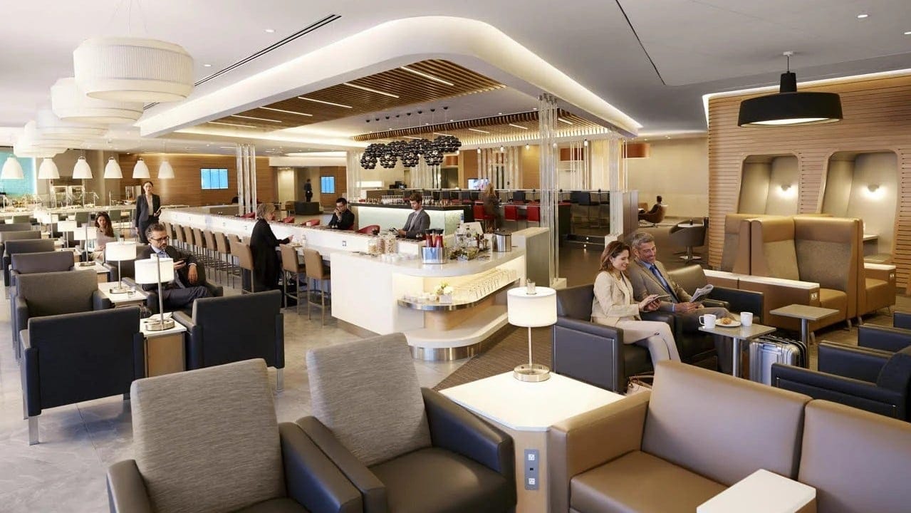 Airline review Airport experience - American Airlines - 0