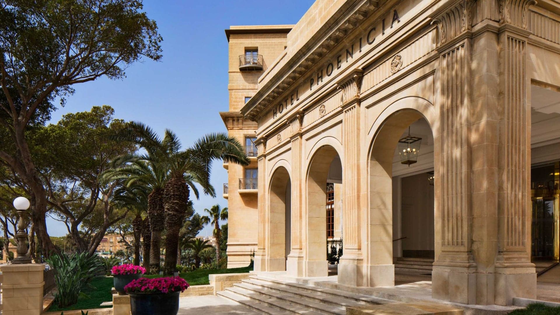 Hotels Toplists - Queen Elizabeth II - Her Majesty's Favourite Hotels