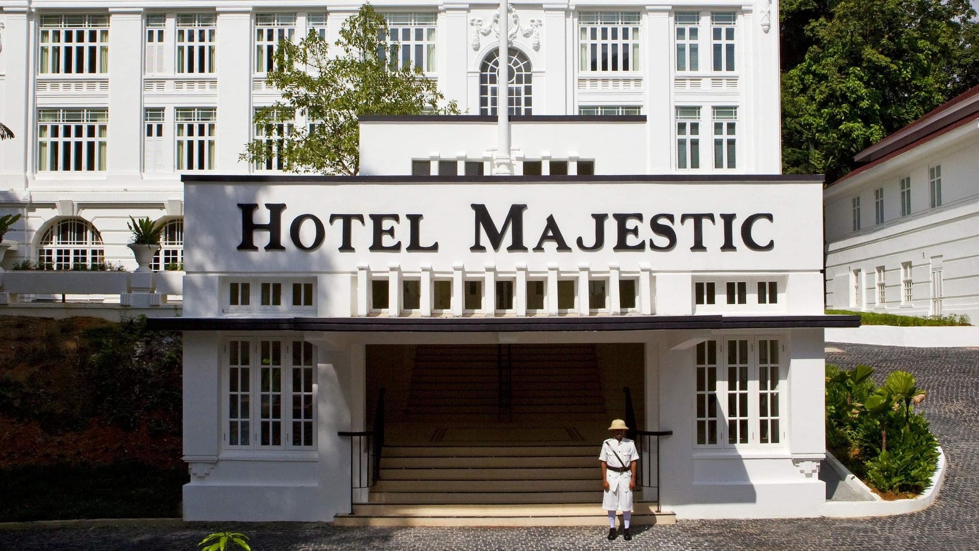 main entrance of hotel majestic 