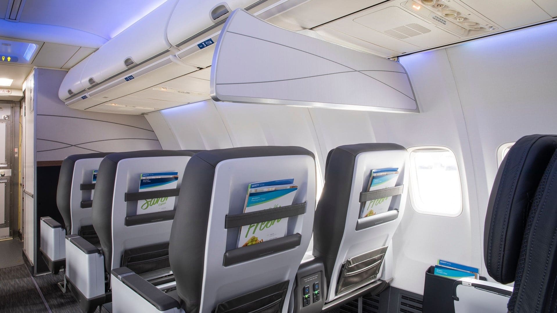 Airline review Cabin & Seat - Alaska Airlines - 2