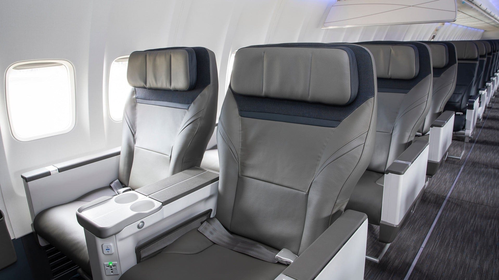 Airline review Cabin & Seat - Alaska Airlines - 1