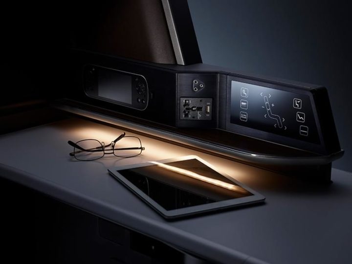 EVA takes its first Boeing 787 Dreamliner into the sky - 4