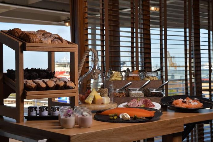 Fingal - A Luxury Floating Hotel - 8