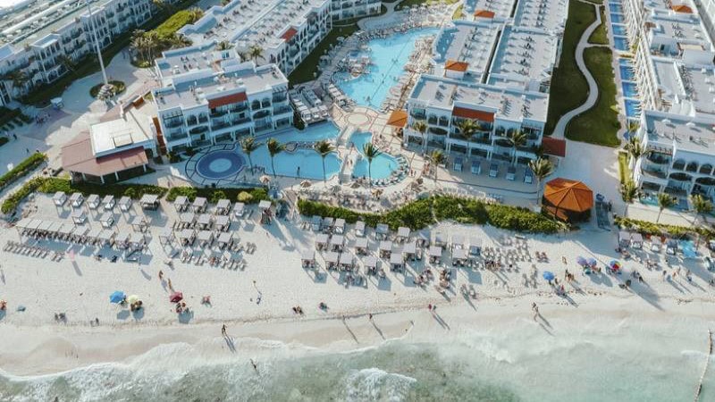an an overview of Hilton Cancun