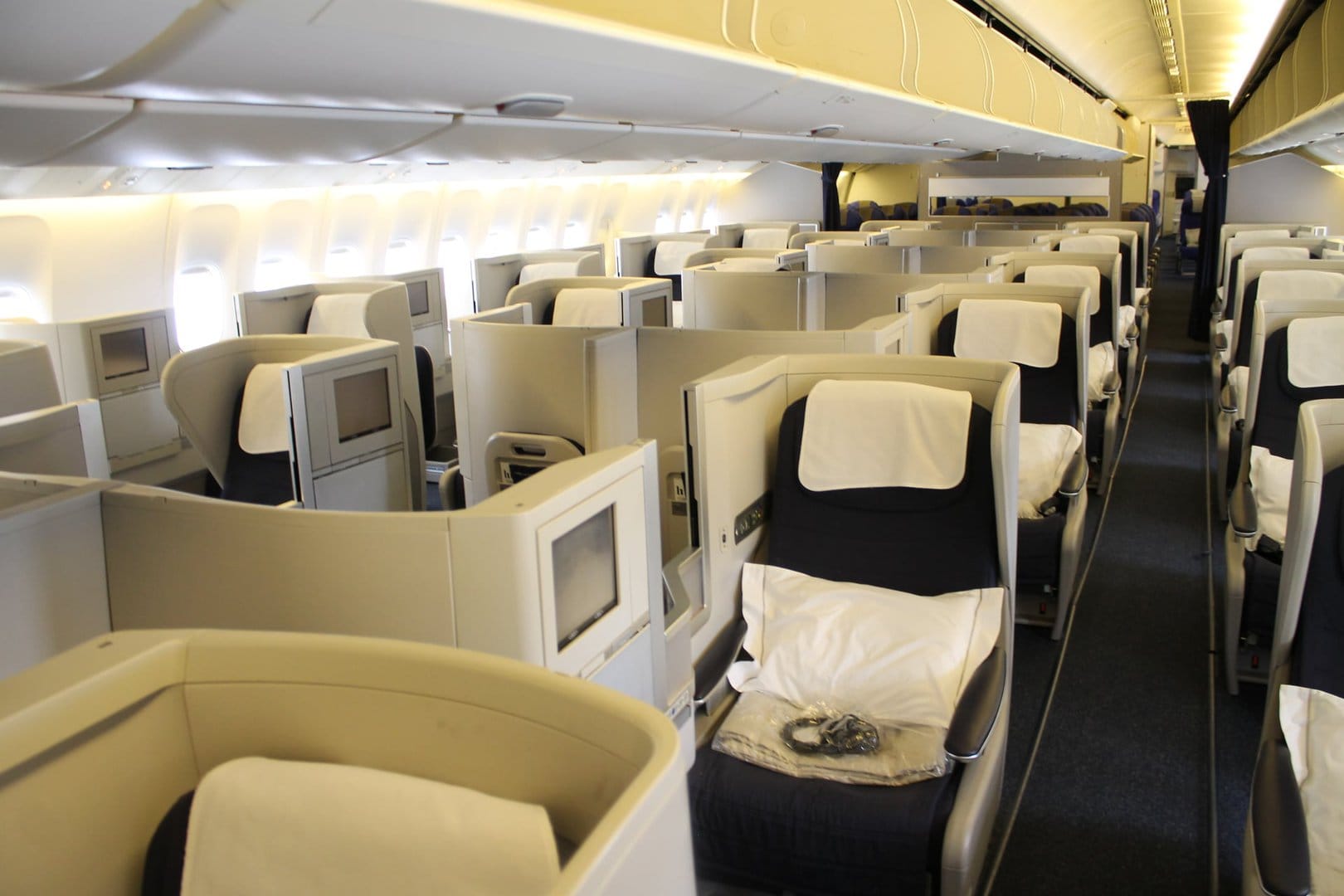 96 personer behøves for at få et fly i luften