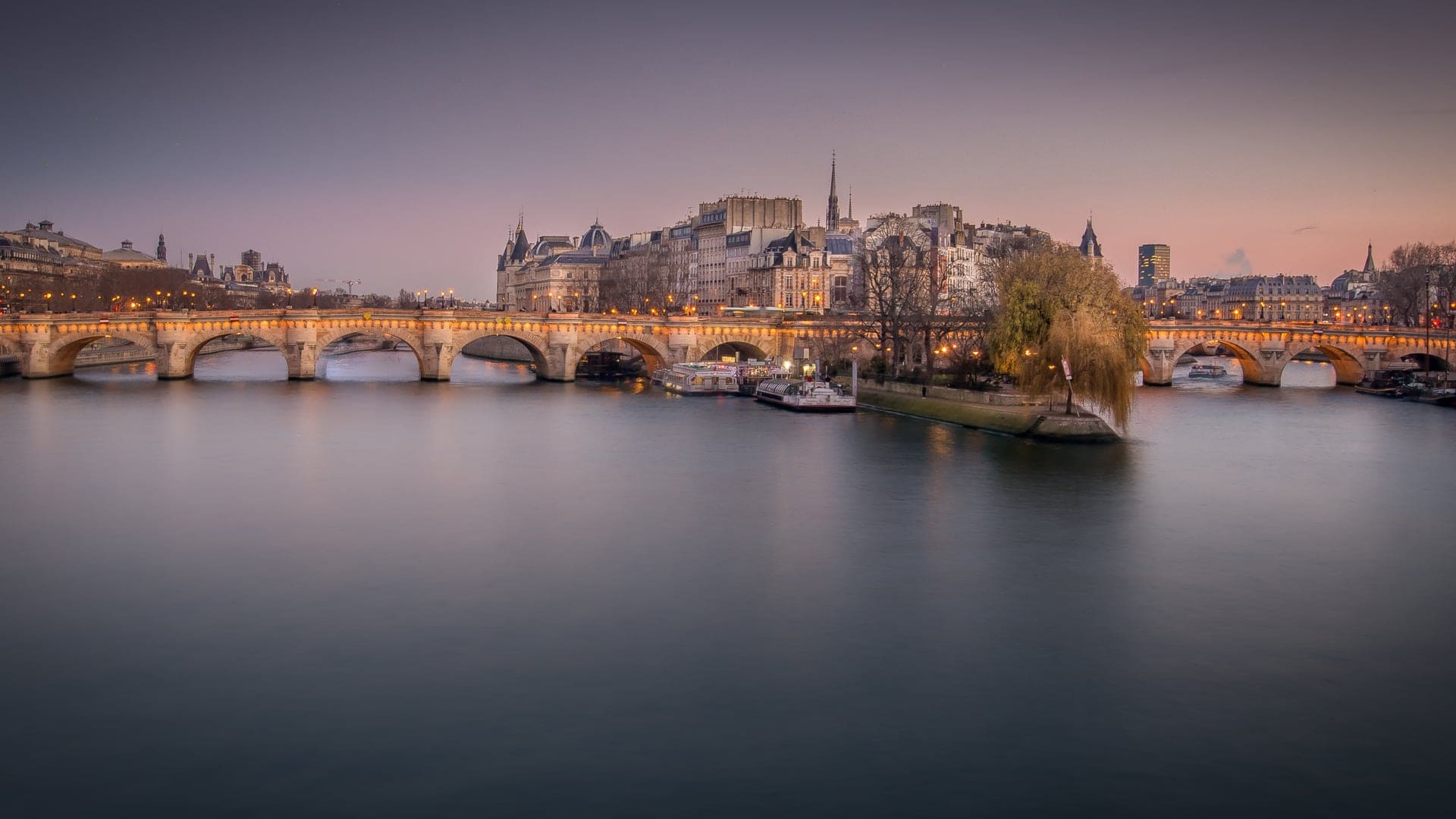 pont neuf bridge paris seen from  the river