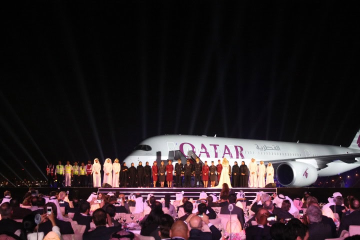Indvielse af verdens første Airbus A350 hos Qatar Airways i Doha - med lysshow - 9