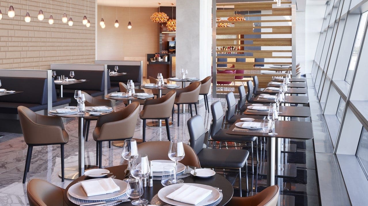 Airline review Airport experience - American Airlines - 0