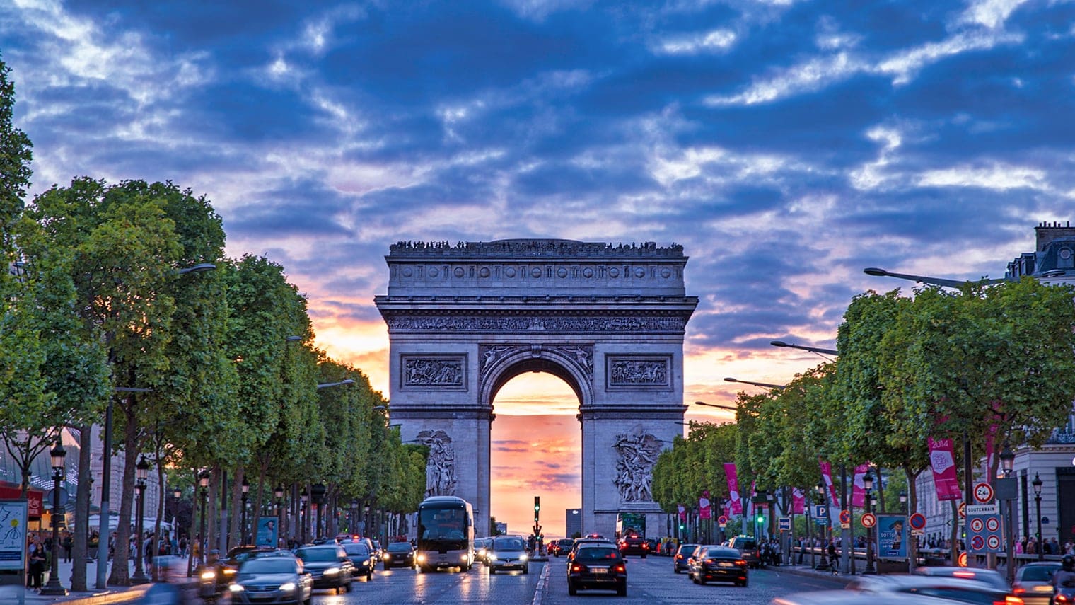 arc de triomphe seen from the street
