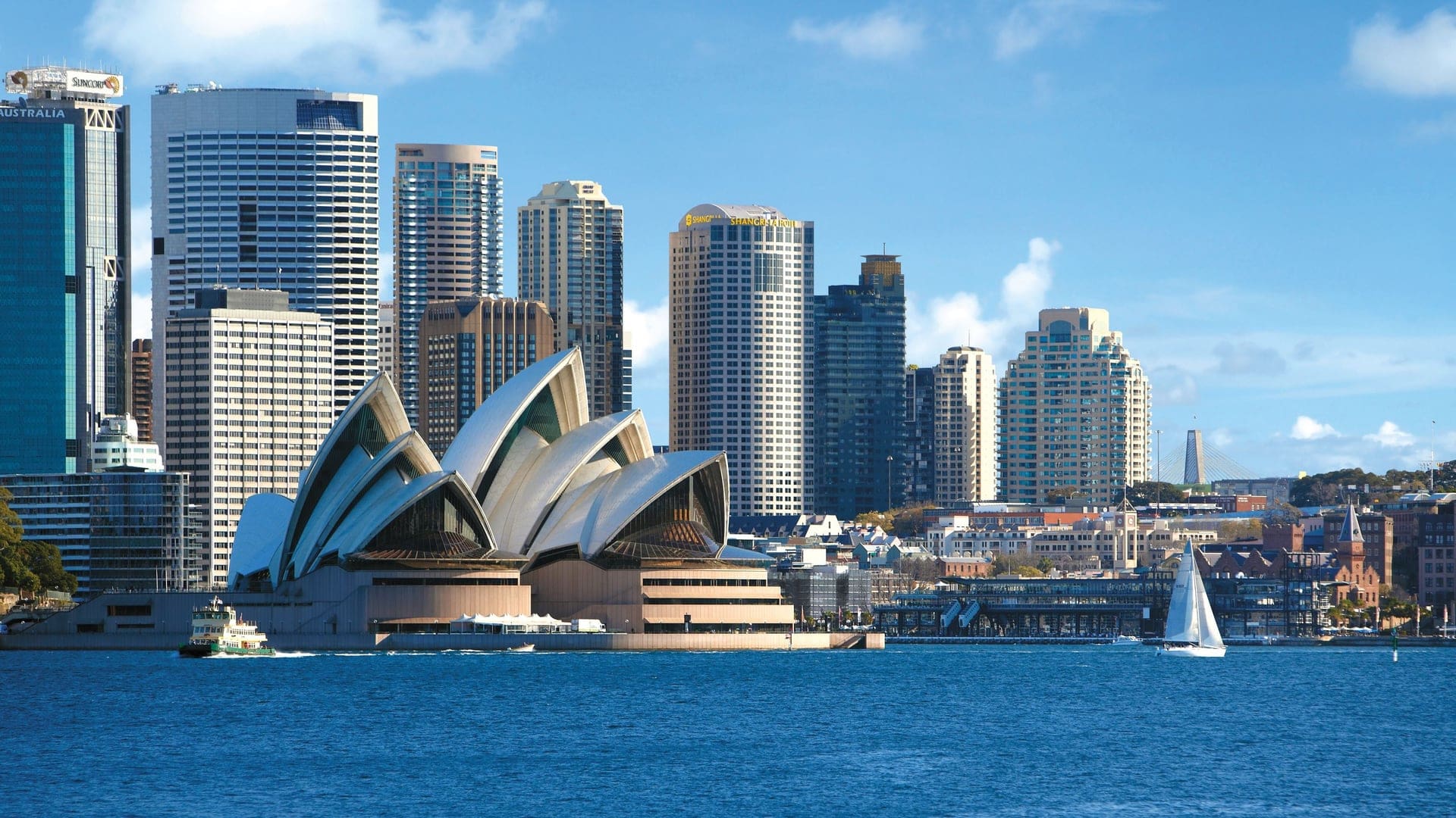 Hotel shangrila sydney seen from the ocean