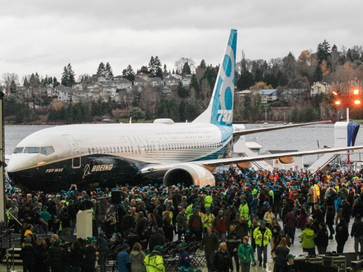 Boeing visar fram första 737 MAX 8 - 3