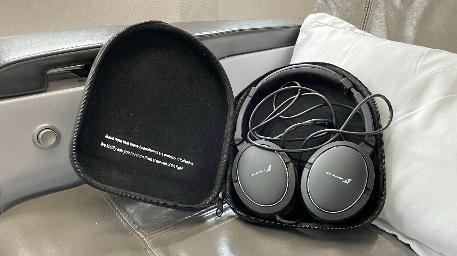 Airline review Entertainment - Icelandair - 7