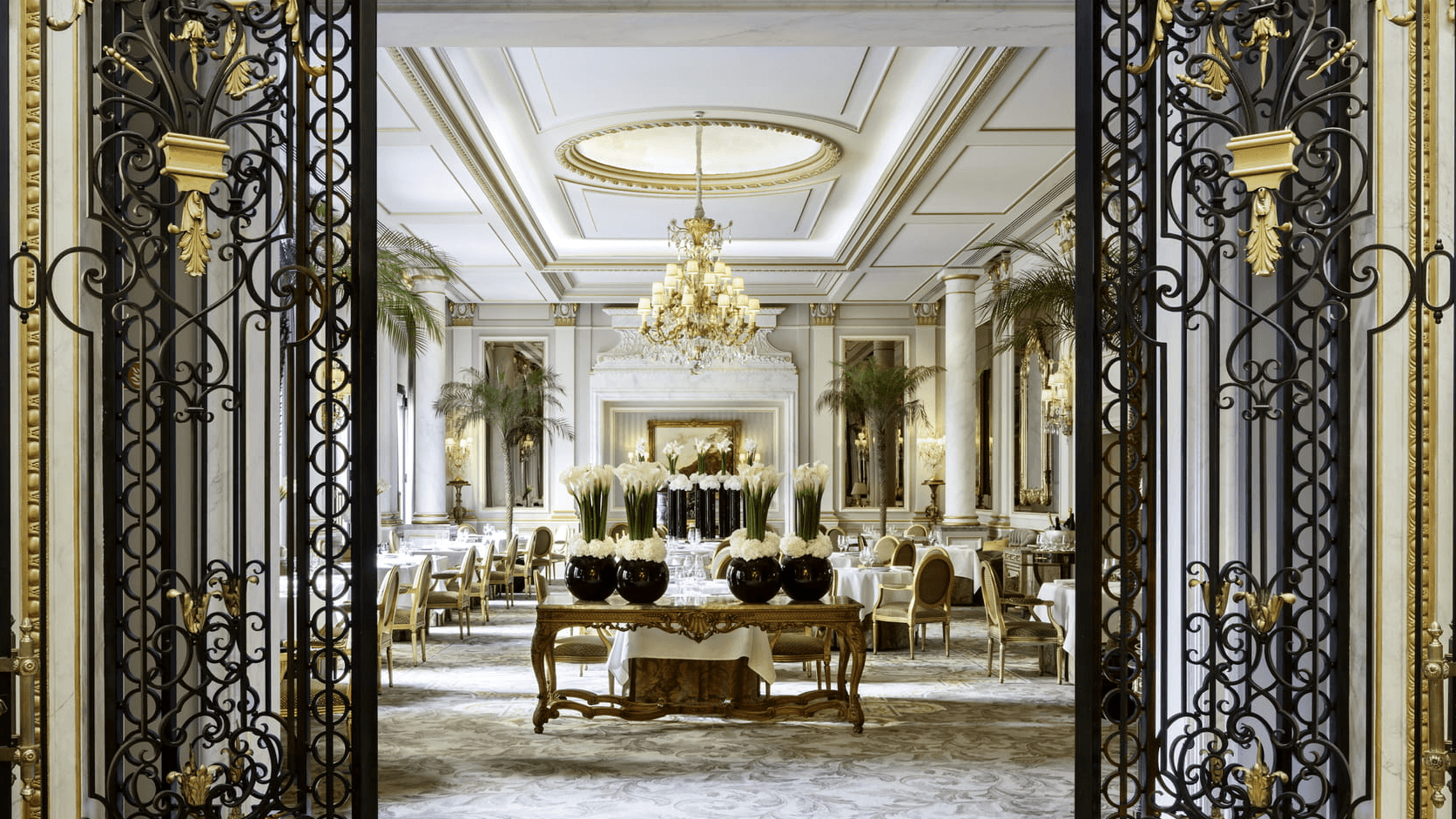 three star michelin star resturant at le cinq paris