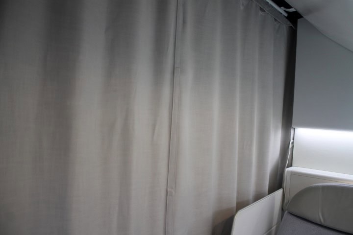 Air France nya första klass - La Première "A Designer Suite" - Fullt-flat med unika gardiner som avskärmning - 1