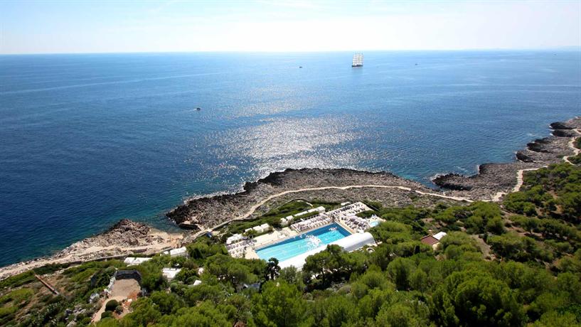 Lifestyle Toplists - Emily in Paris - her guide to the City of Light