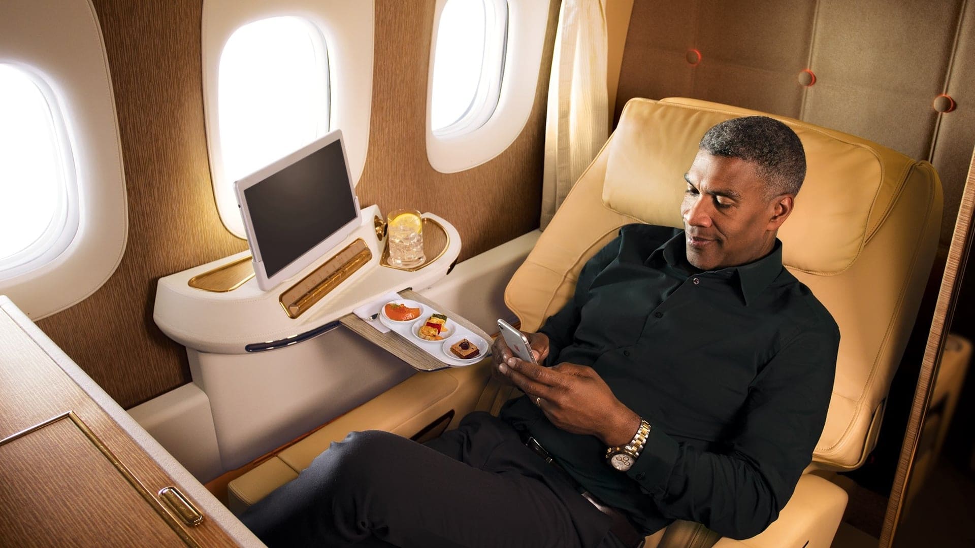 Airline review Cabin & Seat - Emirates - 10