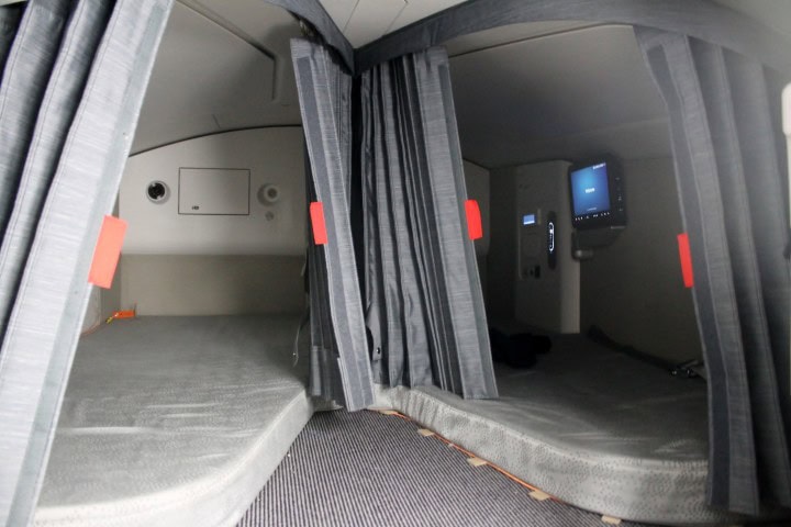 Bli med inn i verdens nyeste passasjerfly Airbus A350 - Hvilerom for besetnigen - crew rest - 1