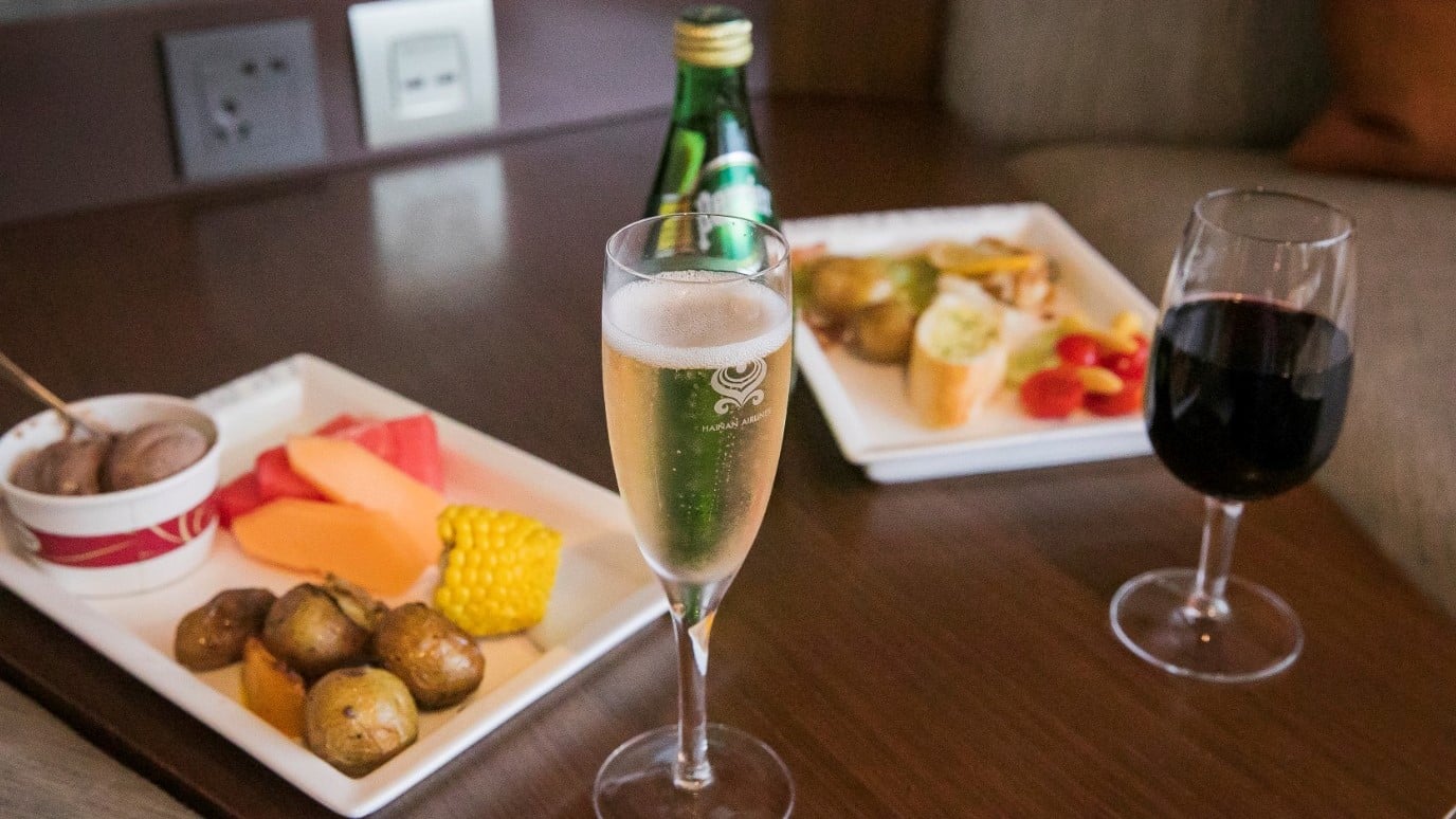 Airline review Airport experience - Hainan Airlines - 5