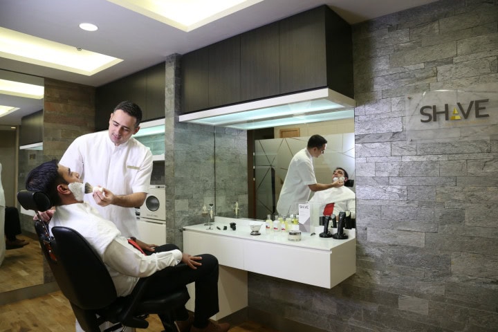 Etihad Airways have opened an arrivals lounge in Abu Dhabi - with barber and clothes steaming service - 2