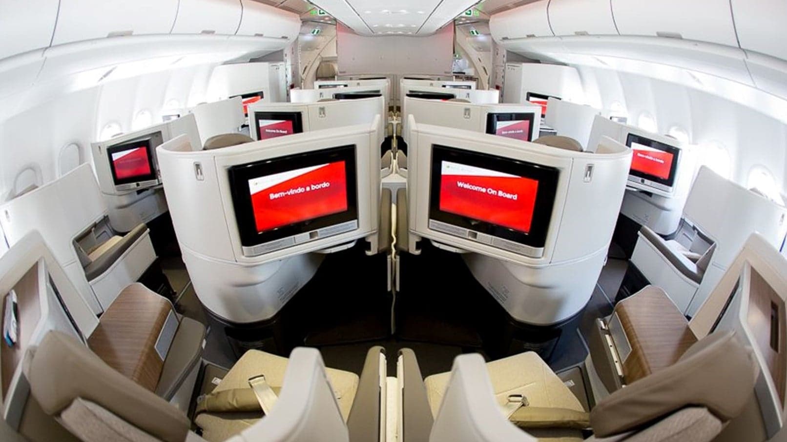 Airline review Cabin & Seat - TAP Air Portugal - 4