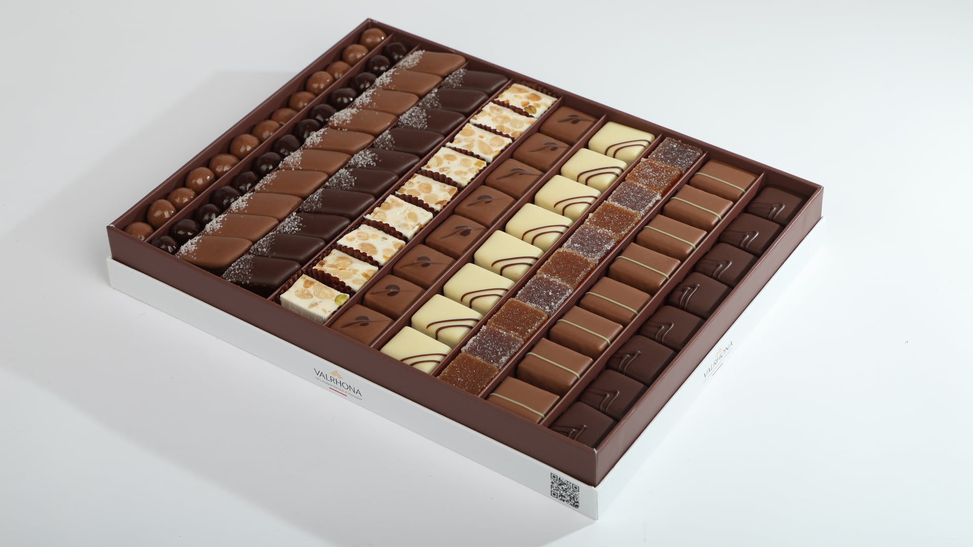 Airlines News - Emirates - 45 million pieces of chocolate eaten in 2023!