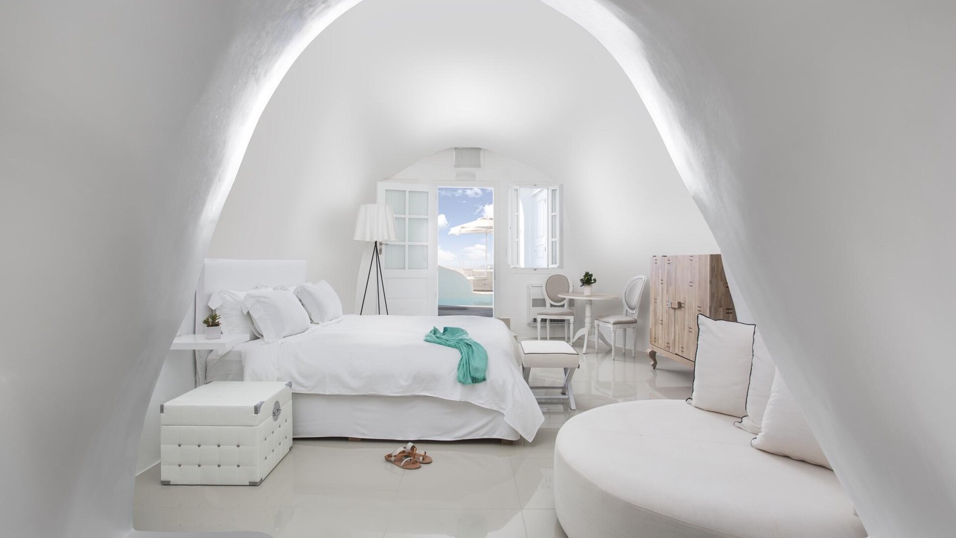 Hotels Toplists - 10 Best Luxury Hotels in Santorini