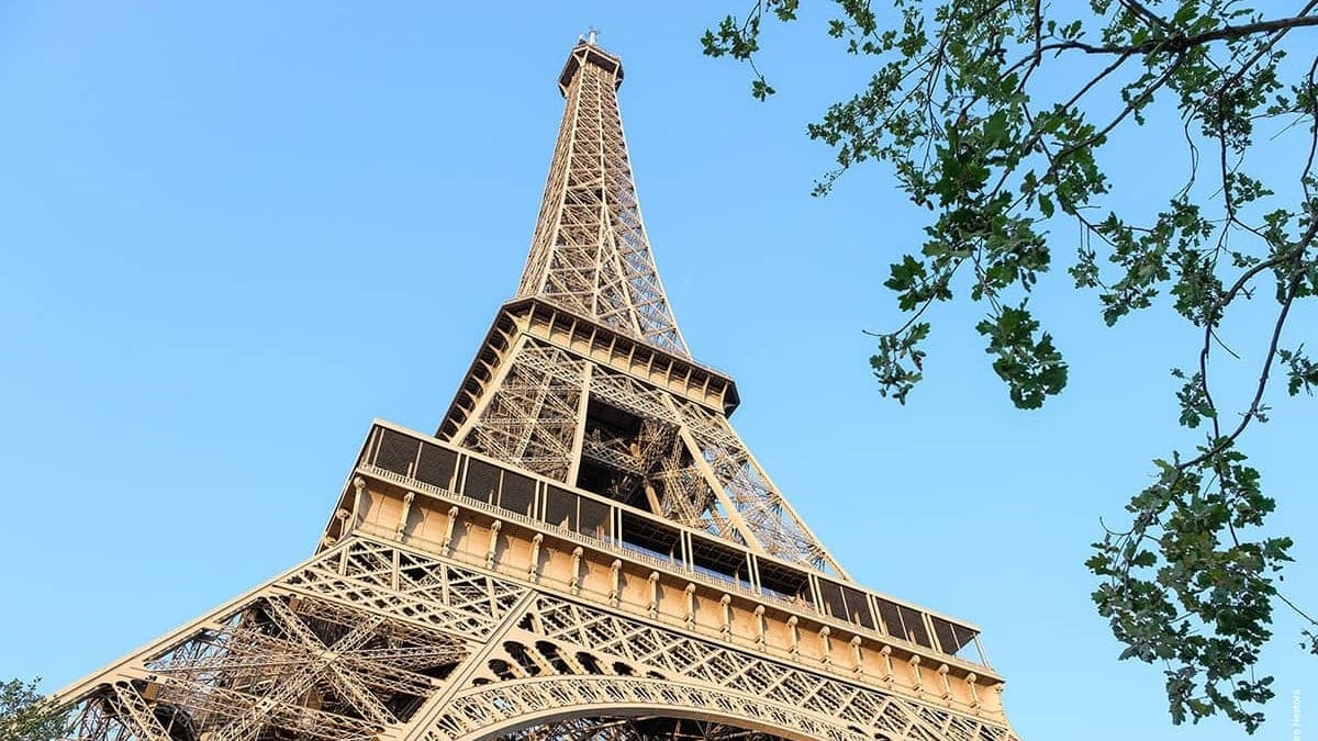 Lifestyle Toplists - Emily in Paris - her guide to the City of Light