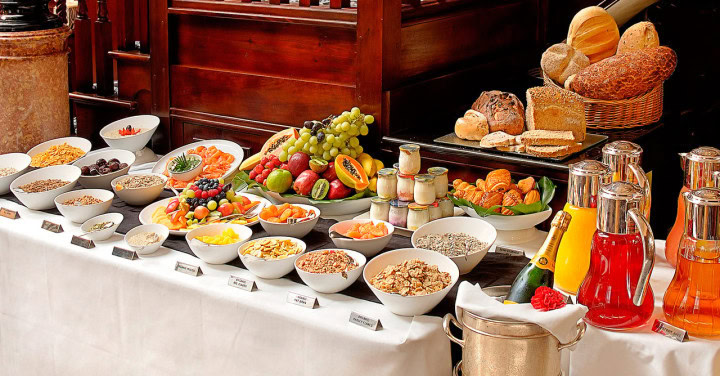 Intimate Hotel 41, is this London's best luxury hotel? - between Knightsbridge and Mayfair, sits Hotel 41, a super small hotel that Tripadvisor rates ​​as the best of all 5-star luxury hotels in London. We were skeptical. A top hotel which the BusinessClass editorial staff had never heard of? Surely not we thought, as we have frequented almost all of London's best hotels. Curiosity took over and we decided to investigate further. - 7