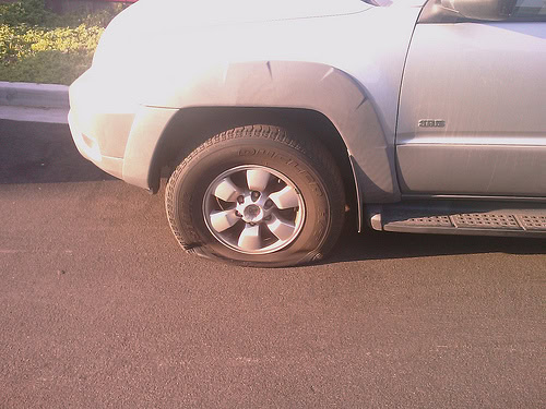 Vad händer om jag får punktering på hyrbilen?