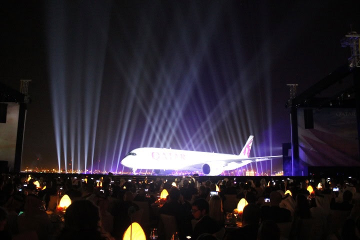 Indvielse af verdens første Airbus A350 hos Qatar Airways i Doha - med lysshow - 8