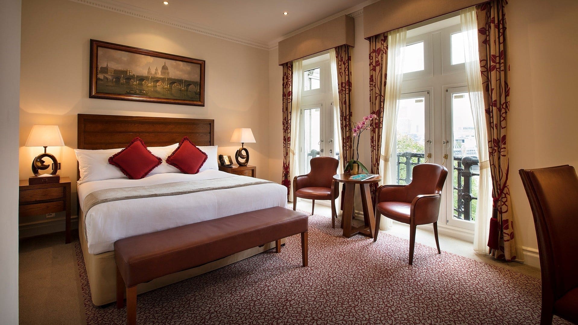 Suite at the royal Houseguards hotel with red pillows