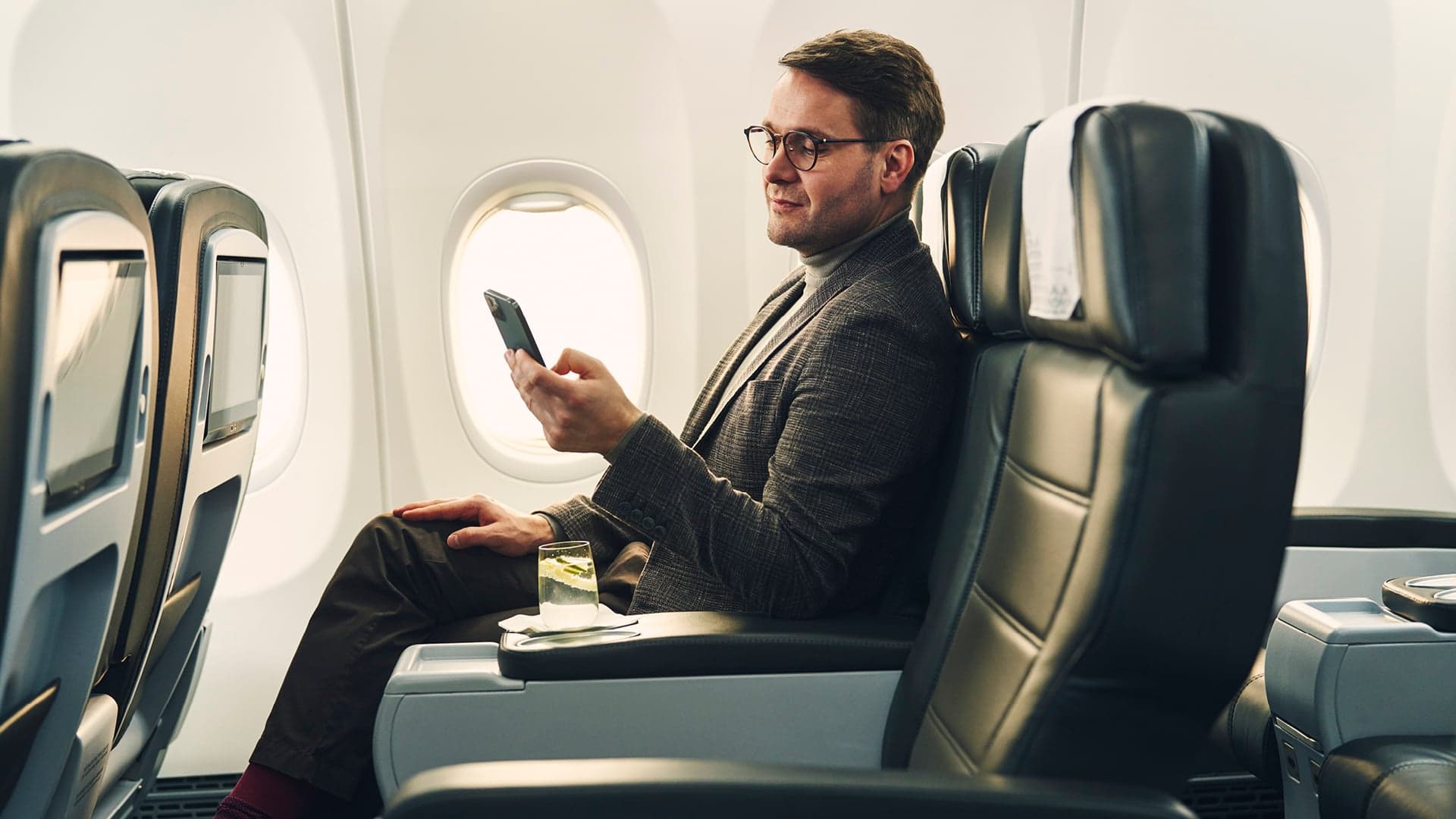 Airline review Cabin & Seat - Icelandair - 3