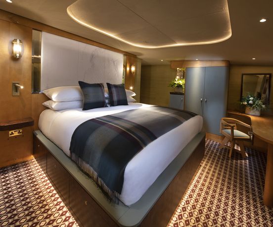 Fingal - A Luxury Floating Hotel - 13