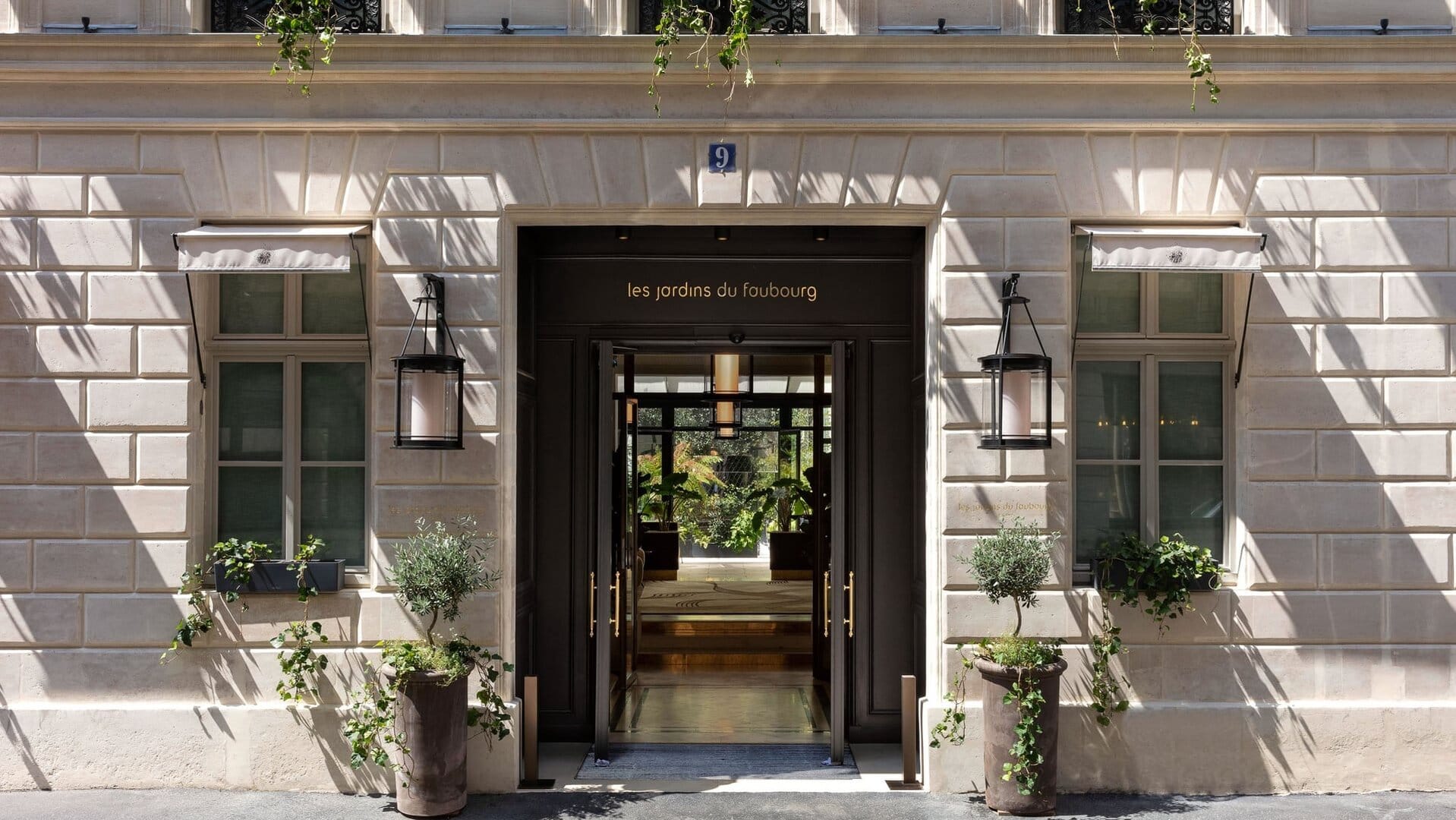 Main entrance of les jardins du faubourg hotel & spa