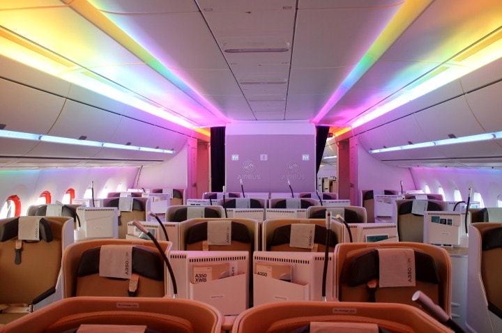 Titta in i världens nyaste passagerarflygplan Airbus A350 - Kabinbelysning - 1