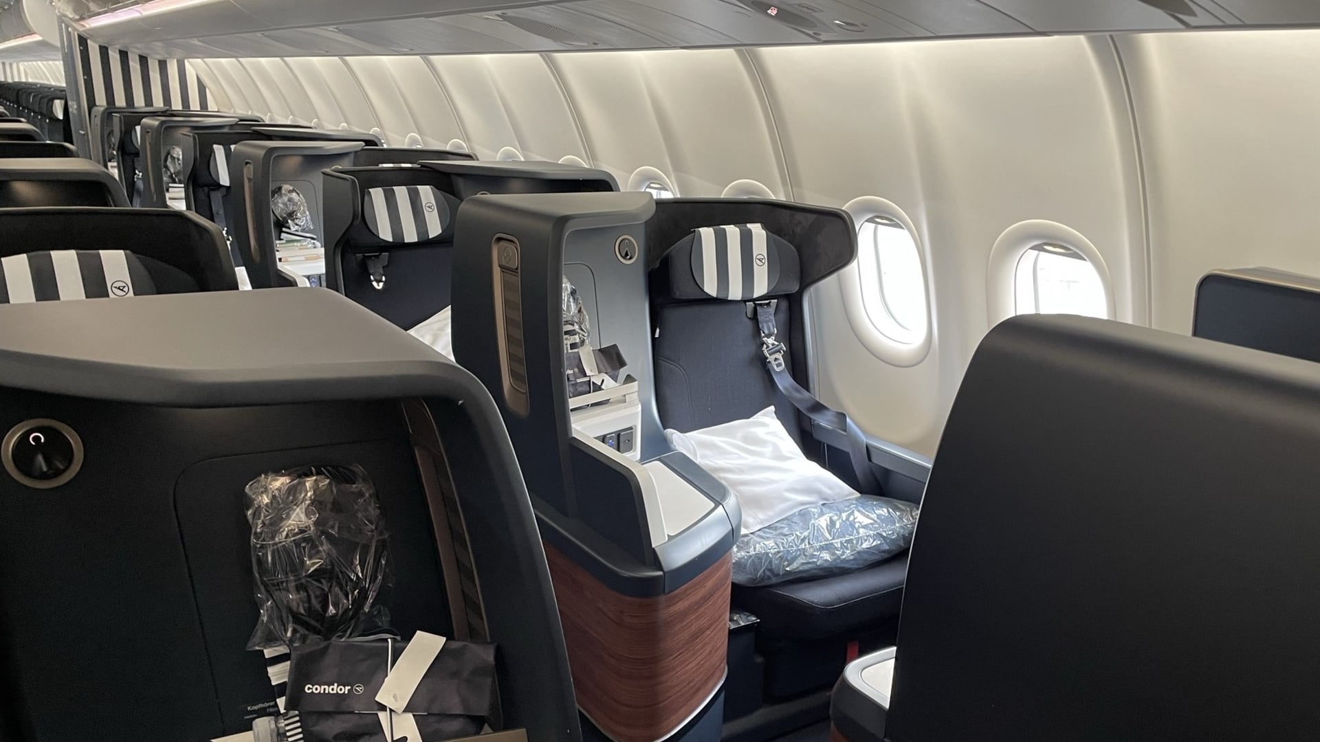 Airline review Cabin & Seat - Condor - 2
