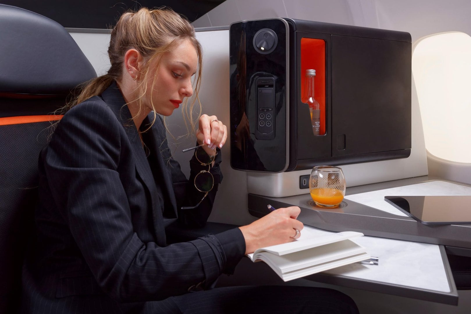 A new Business Class seat for narrow-body aircraft has been unveiled, and it looks gorgeous