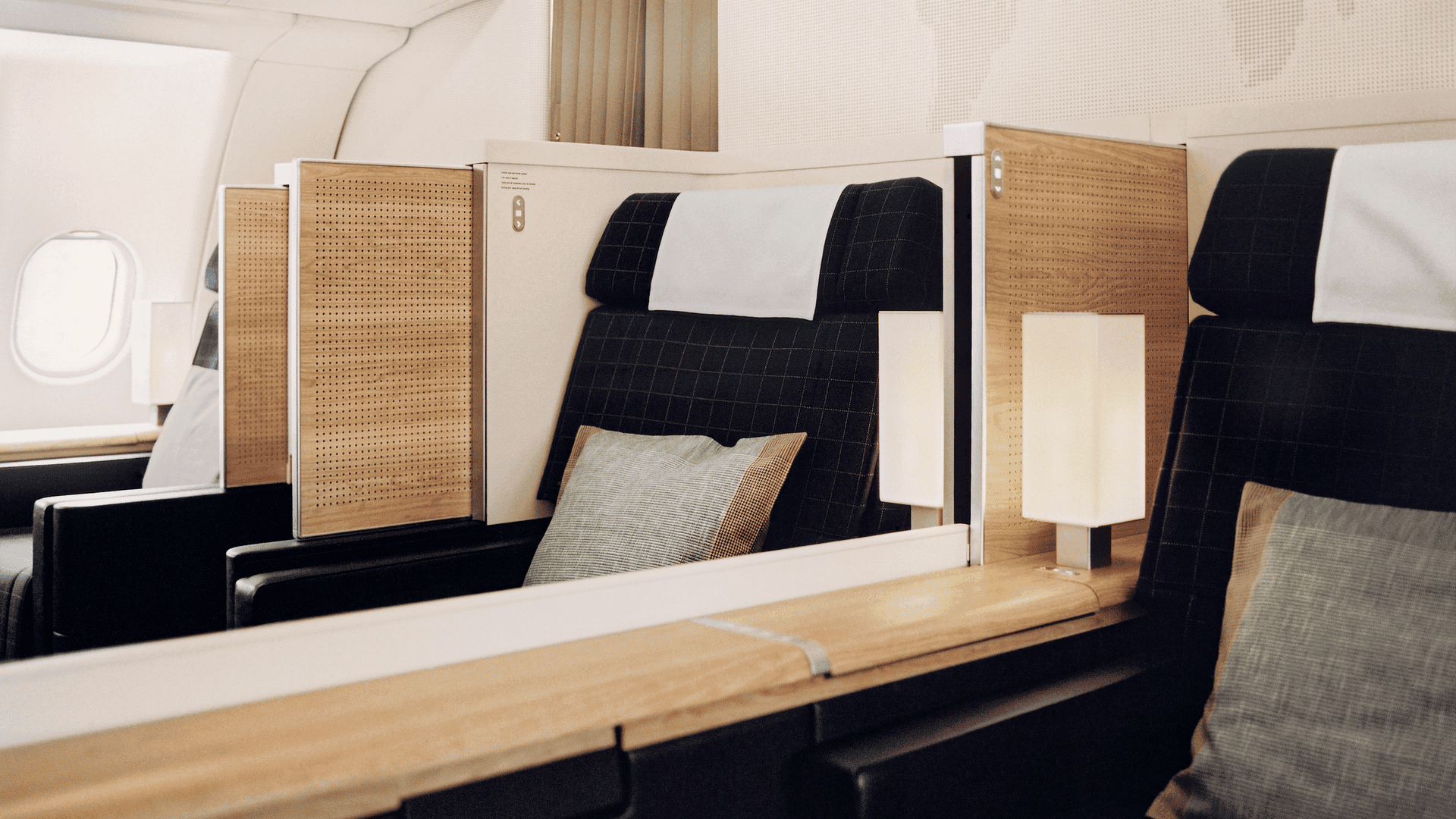 Airline review Cabin & Seat - SWISS - 1