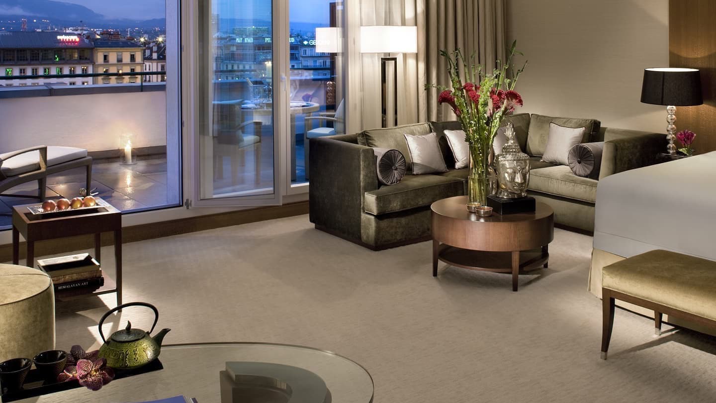 Suite at The Mandarin Oriental Geneva with view of the city