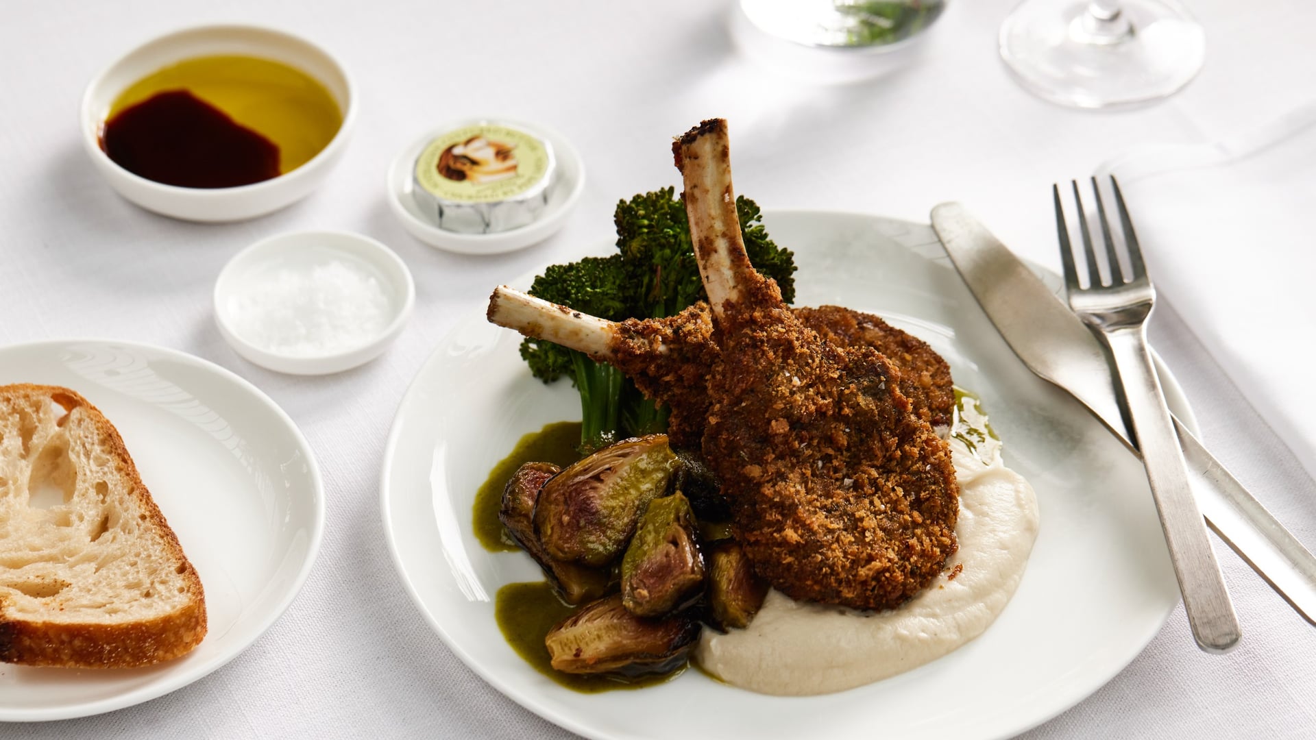 Airlines News - Qantas - larger portions & new menus - inflight & lounges