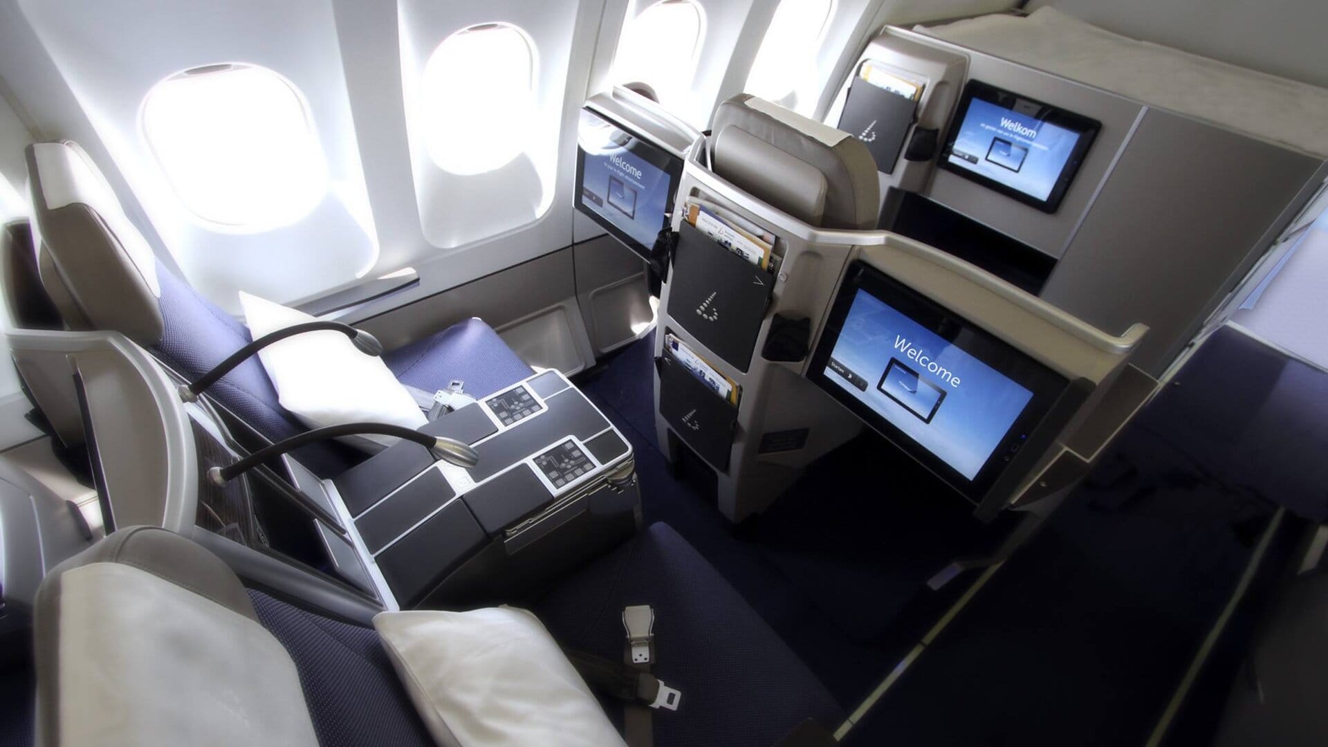 Airline review Cabin & Seat - Brussels Airlines - 7