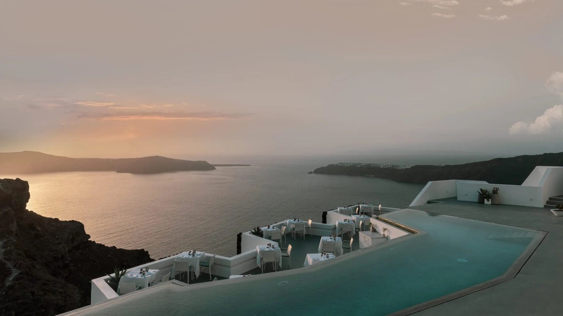 Hotels Toplists - 10 Best Luxury Hotels in Santorini